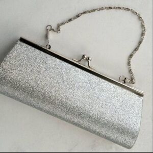 VINTAGE look Sparkly SILVER Clutch Purse NEW with matching chain strap.